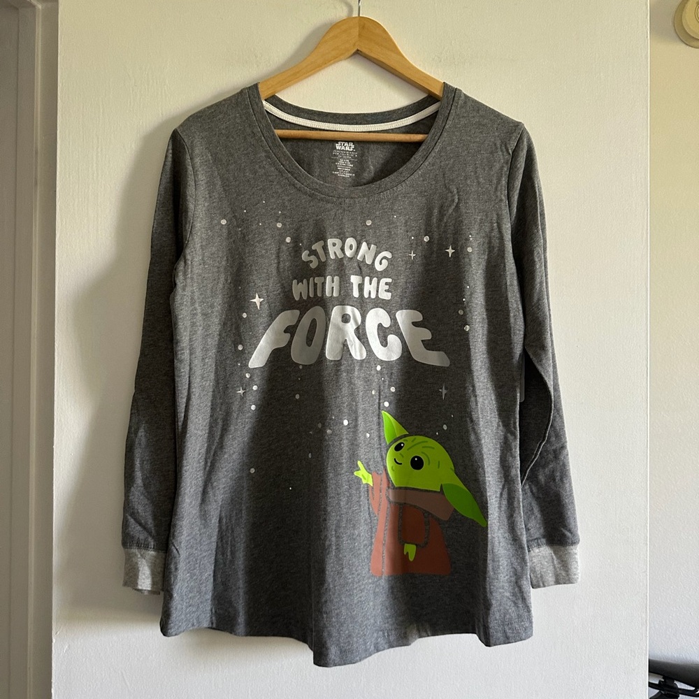 NWT Disney Star Wars Gray Grogu ‘Strong with the Force’ Long Sleeve Sleep Shirt - Picture 1 of 6